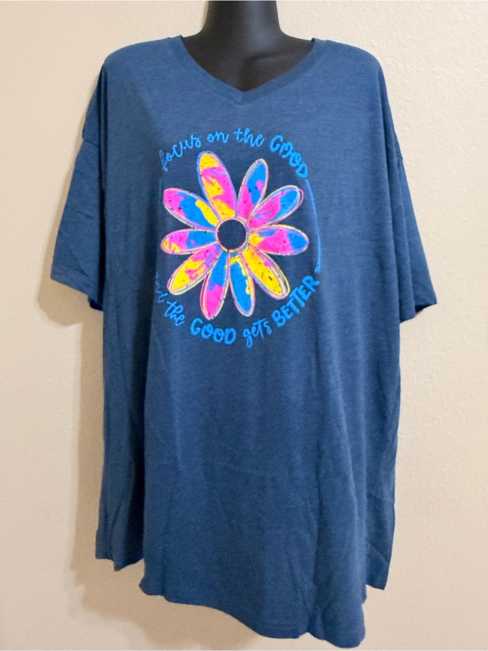Blue Short-Sleeve Graphic Tee with Neon Daisy